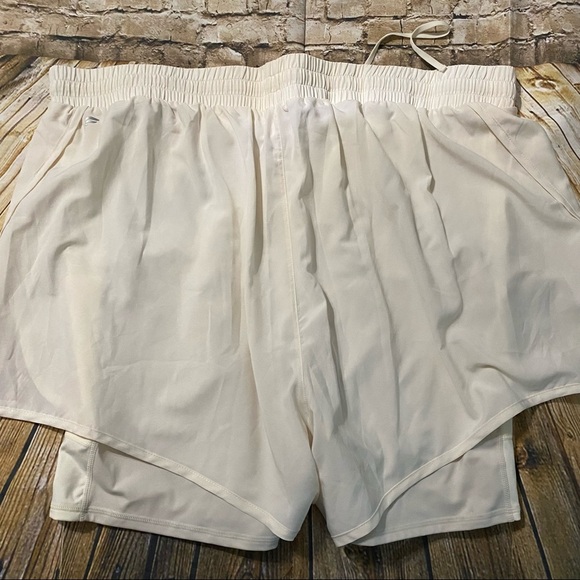 NWT Fabletics Cream Sloane Run Shorts - Picture 2 of 4
